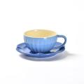 Gestreepte blauwe koffie -espressopop en schotel set