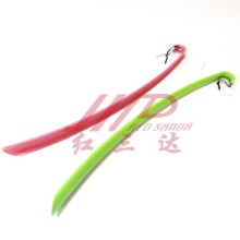 long plastic shoehorn