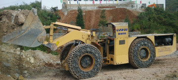 underground tunneling machine