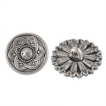 Ces boutons en métal mélangés fleur argent antique