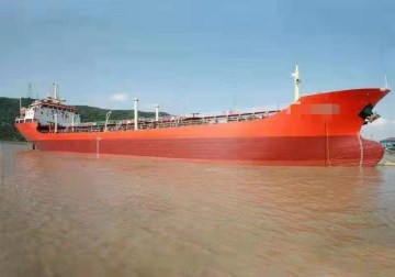 4750 DWT Oil tanker build in 2002