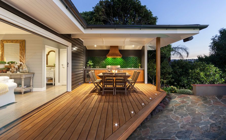 beach-style-house-deck-outdoor-kitchen