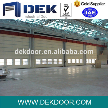 Fabric stacking door fabric lifting door