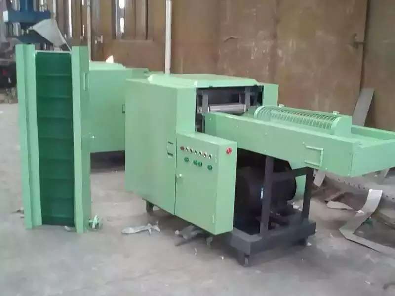 Waste Clothes Chopping and Shredding Machine Textile Scrap Opening and Tearing Machine Cloth Slitting Machine Cloth Cutter with