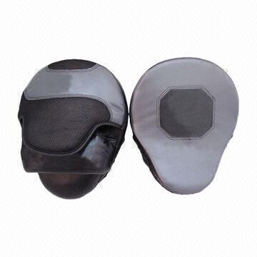 Curved focus mitts for comfortable training