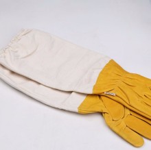 2018 Beekeeping tools factory directly supplies Chinese beekeeping rubber cotton protective honey keeping bee gloves