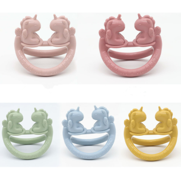 Les nouveaux jouets de silicone de licorne swinging