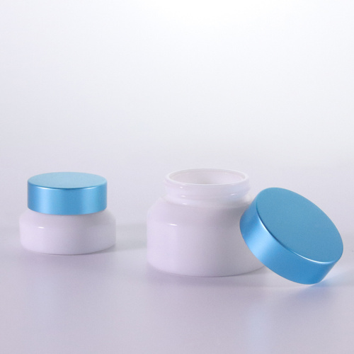 Jar kem trắng opal với nắp màu xanh