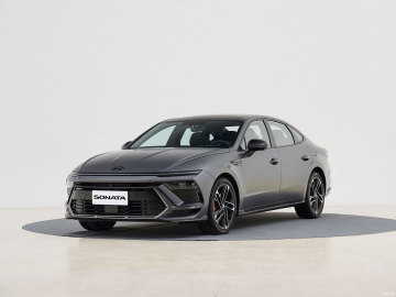 Midsize gasoline sedan Hyundai Sonata