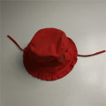 Baby Red Button Bucket Hat Dengan String