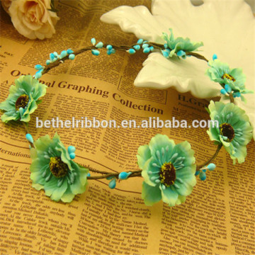 Type of decorative artificial flower garland green