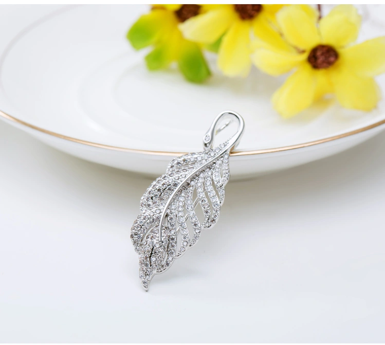 Fashion Beautiful Leaf Shape CZ Crystal Brass Brooch