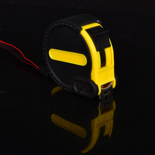 Automatic locking tape measure