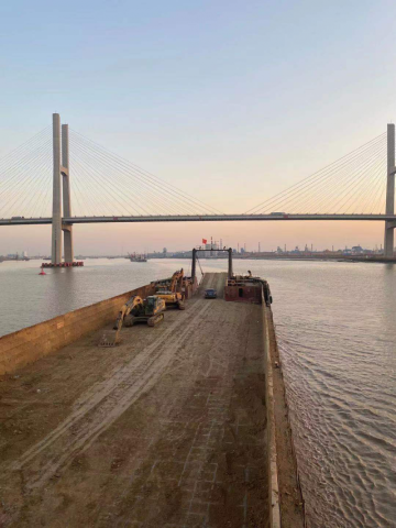 4350T SELF-PROPELLED DECK BARGE WITH RAMPDOOR