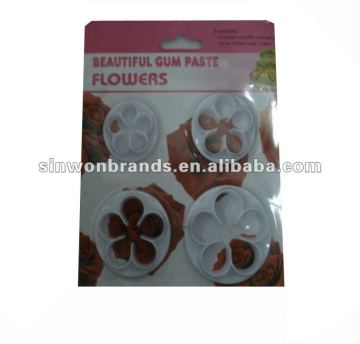 Beautiful flowers shape gum paste