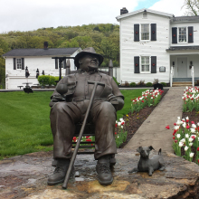 theme park garden sculptures metal craft bronze customize sitting man sculpture