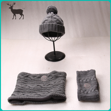 Cable pattern sport knitted hat snood headband set