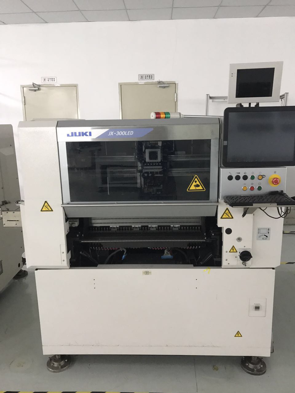 Mesin penempatan automatik KE 2050 Automatic placement machine KE 2050