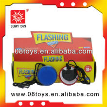 Flash chest pin toy