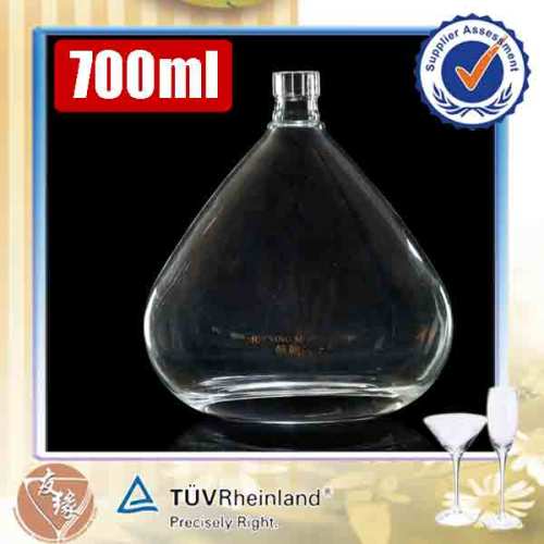 Custom made 700ml clear glass triangle shape vodka bottle