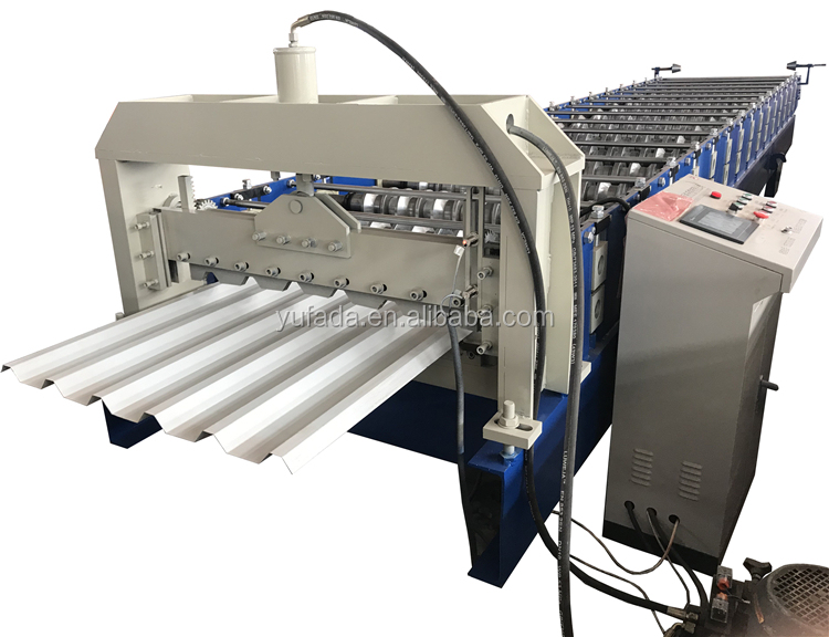 Curved bending sheet roll forming machine