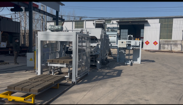 Automatic hydraulic brick making machine