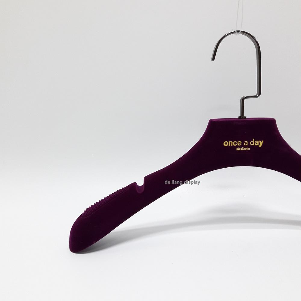 Deliang wholesale 615 Plastic velvet hanger purple color fashion rubber coated painting hanger