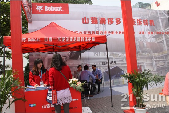 Мини-погрузчик Bobcat S1602 Bobcat S160 Skid Steer Loader2