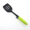 Spatule fendue en nylon de cuisine antiadhésive avec la poignée de pp