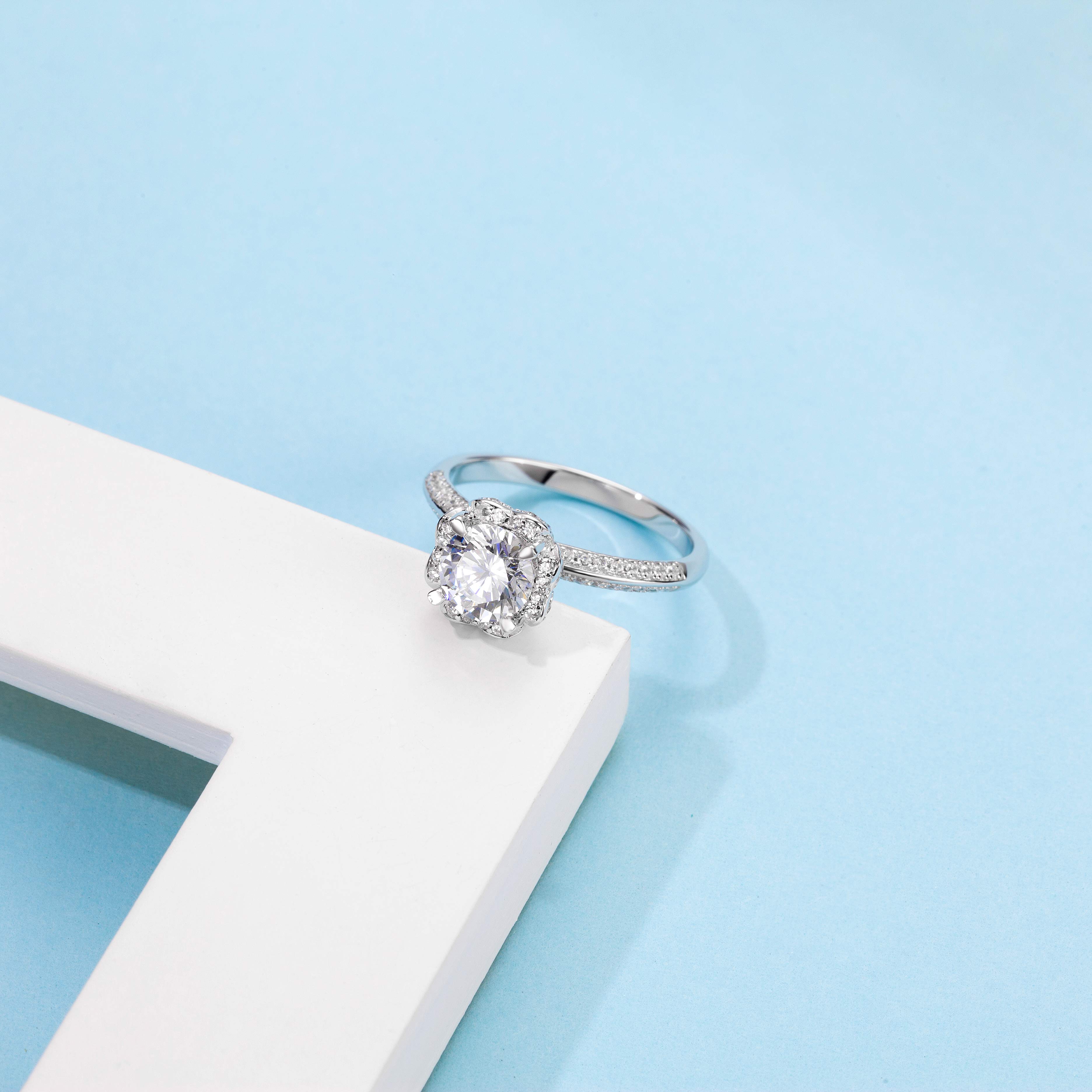 Classic Luxury  Ring Moissanite Jewelry Four Prong Diamond Set in 925  Pure Silver Square Holder  With Good Quality