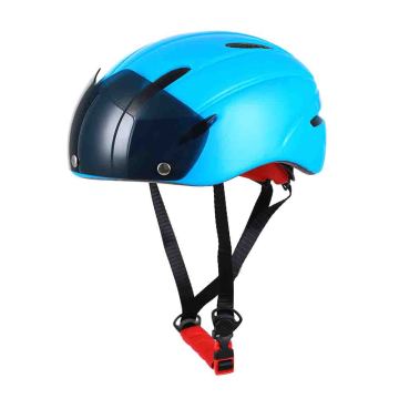 Casque de cyclisme avec lentille magnétique