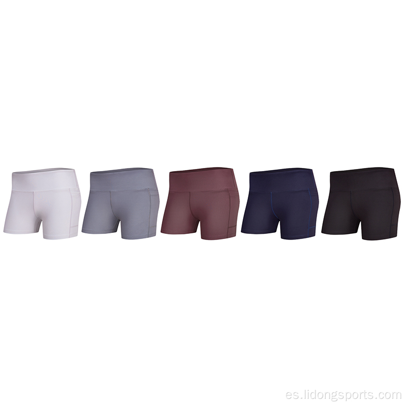 Pantalones cortos de fitness de mujeres en el fitness de las mujeres