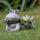 Patung taman katak dengan lampu berkuasa solar