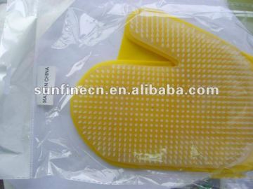 Pet brush cleaning gloves