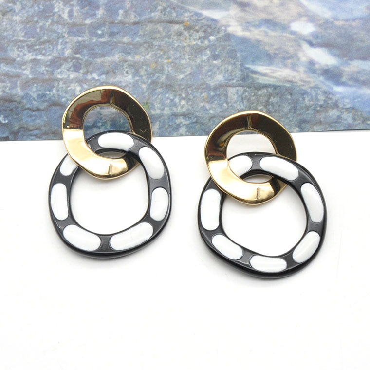 Custom trendy hand painted earrings for women round acrylic gold chain link earrings