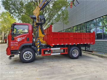 4 Tons SINOTRUK Wood Grabber Truck