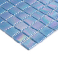 Talles de plancher de la piscine en verre bleu irisé