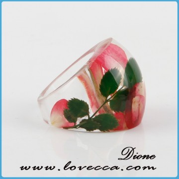 Rose flower resin ring newest deisgn clear resin real flower ring jewelry