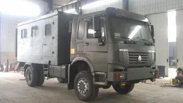 Sinotruk HOWO 4WD Military Mobile Workshop Service Truck
