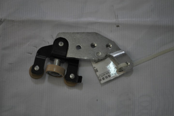 Toyota Hiace Slide Door Down Roller Assy