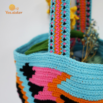 Petit sac à bandoulière en crochet fait main coloré