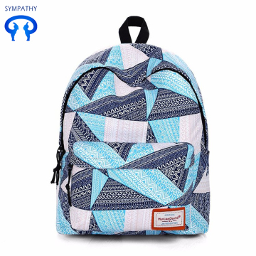 Backpack in the wind of women's college