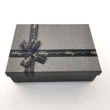 Present svart låda för vikkläder
