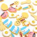 Verschiedene 100 Stück Kawaii Harz Cartoon Miniatur Puppenhaus Dekor Produkte Flatback Miniatur Puppenhaus Cabochons DIY Scrapbooking