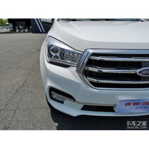 Xe bán tải diesel 3.0L động cơ Isuzu MT 4WD