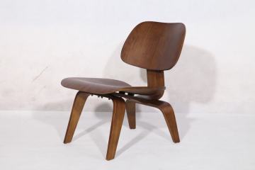 replica Eames molded plywood lounge chair