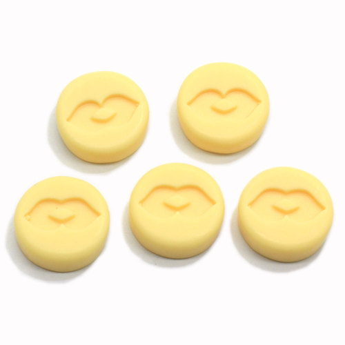 Comida de simulación de cabujón de resina de caramelo redondo Kawaii con forma de labio, accesorios para el cabello DIY al por mayor, fabricación de joyas