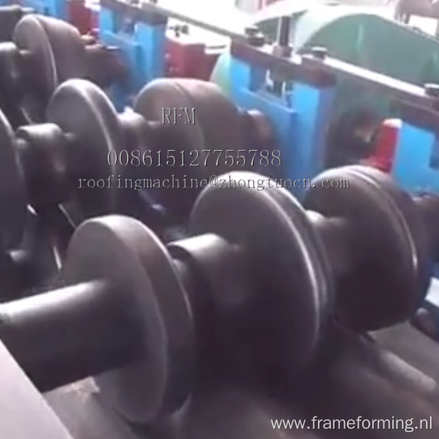 Expressway guardrail roll forming machine