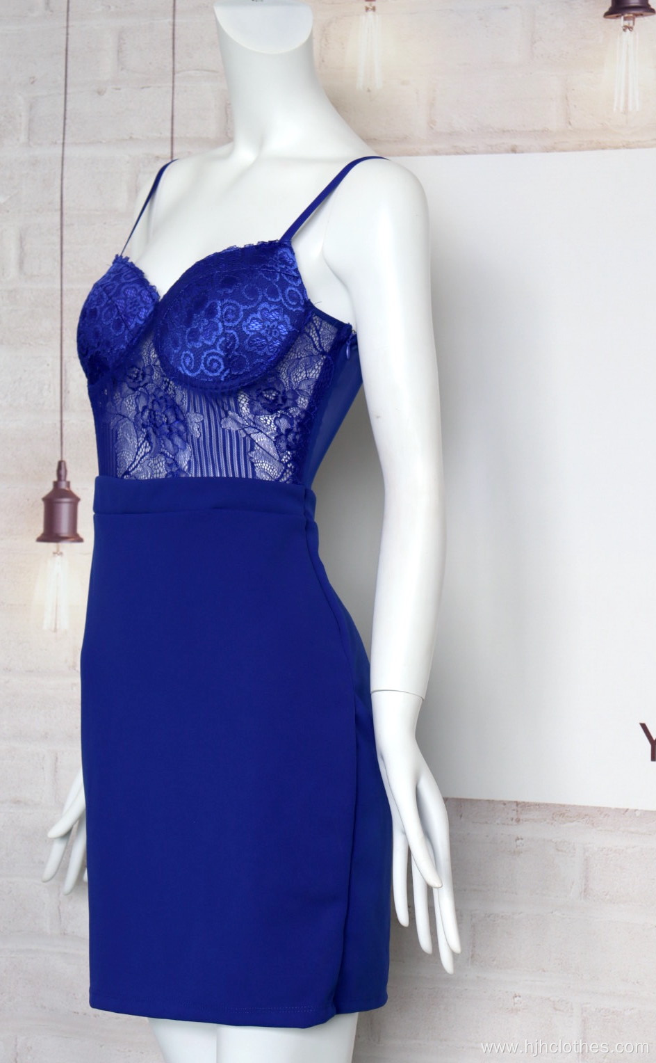 Ladies Blue Lace Strapless Dress With Breast Padded