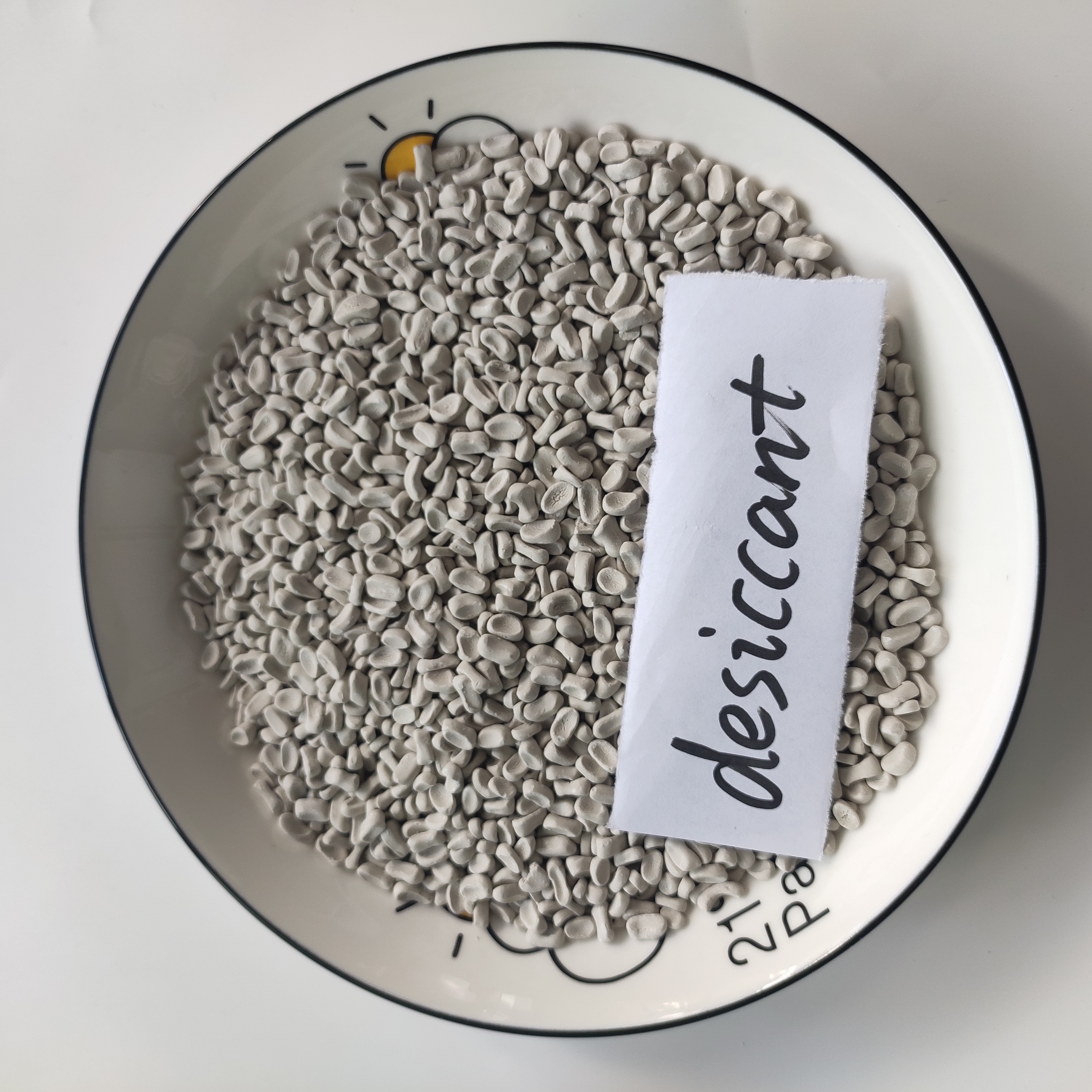 Desiccant masterbatch